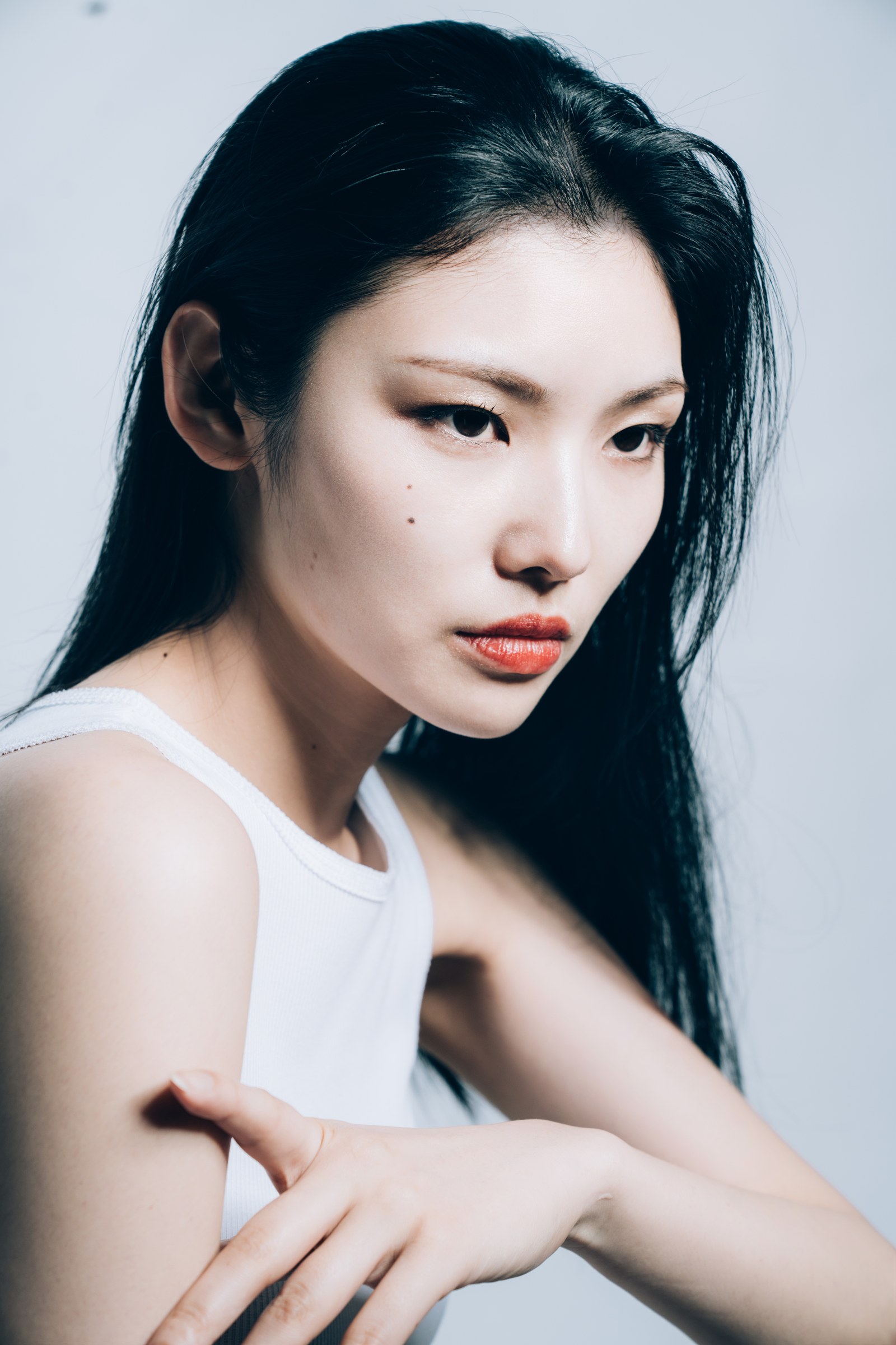 Seated editorial portrait of model Kana by Eddie Huynh